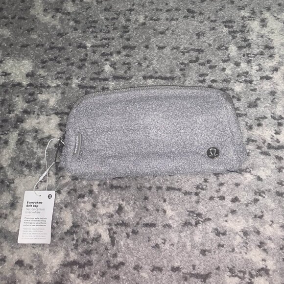 Lululemon Everywhere Bag Fleece 1L - Picture 1 of 3